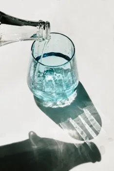 Focus santé au quotidien : sommeil, alimentation anti-inflammatoire et hydratation, les gestes simples qui font la différence