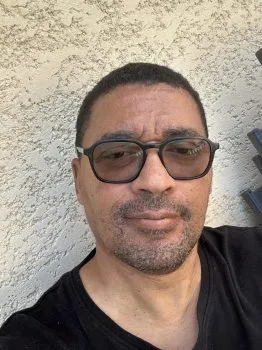 Maladie de Parkinson : Éric Micoud, ancien basketteur professionnel, témoigne