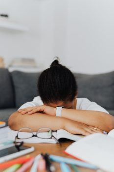 Focus santé au quotidien : fatigue persistante, maux de tête quotidiens, stress chronique… quand faut-il consulter ?